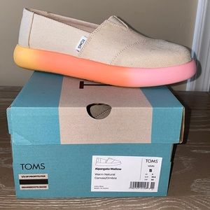 NWT Tom’s Alpargata Mallow Slip ons- Size 5